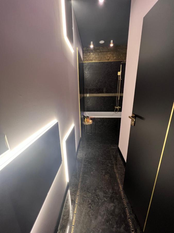 Darkhouse Versace Blue Lodz  Luaran gambar